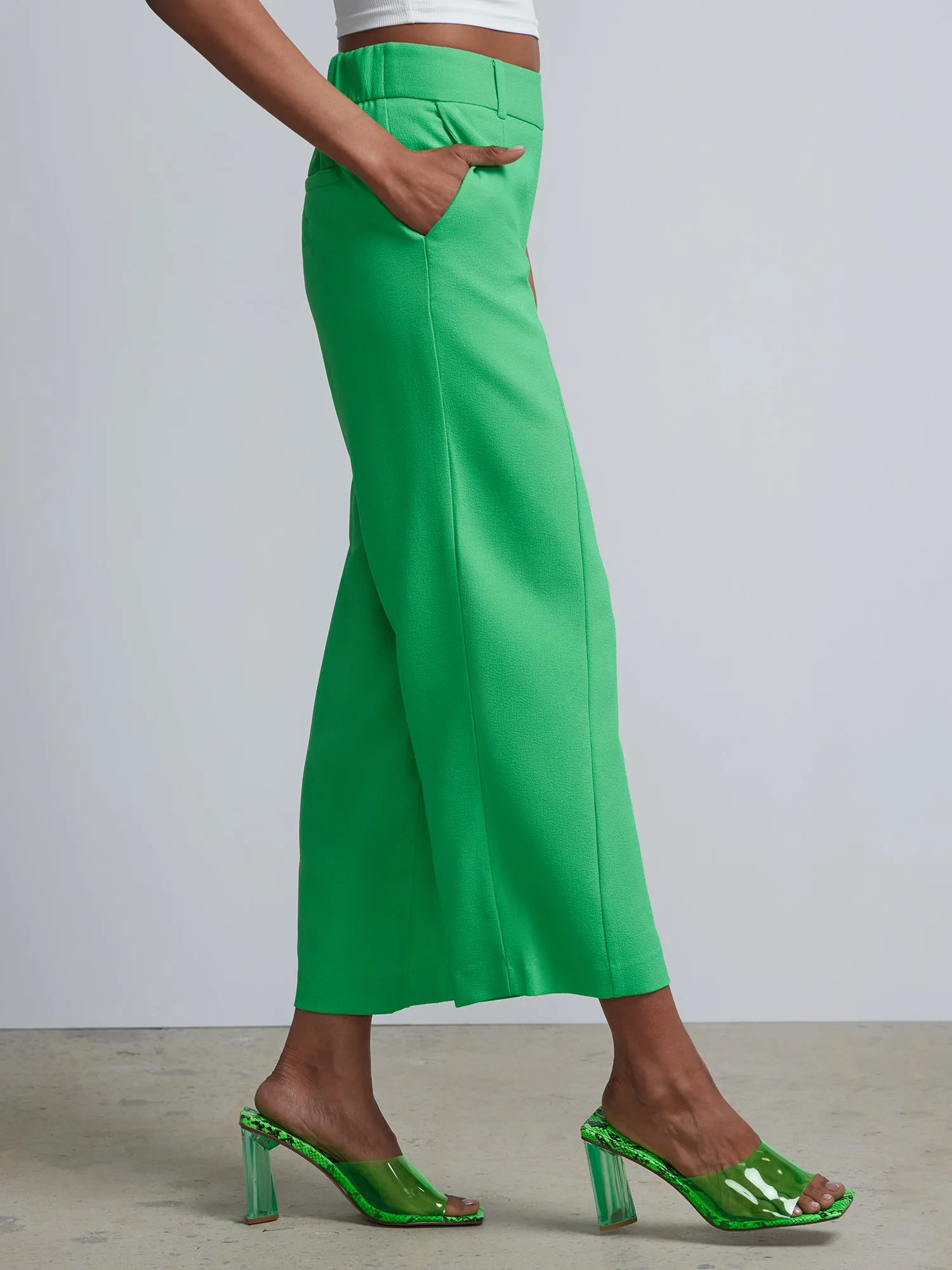 Petite Pull-On Crepe Wide-Leg Capri Pant