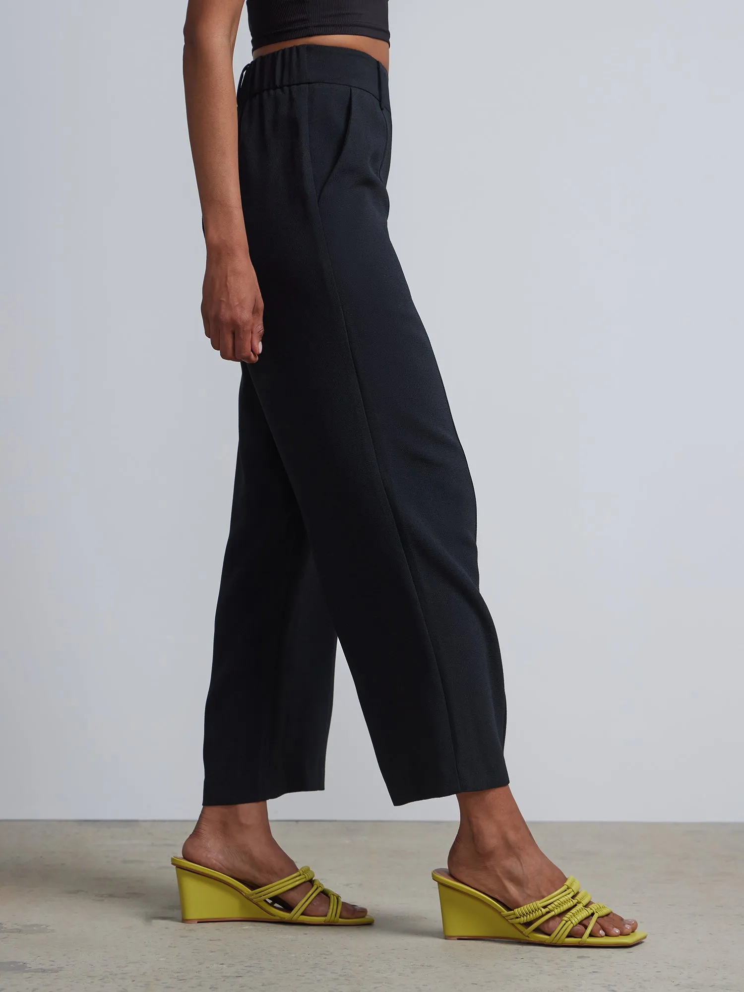 Petite Pull-On Crepe Wide-Leg Capri Pant