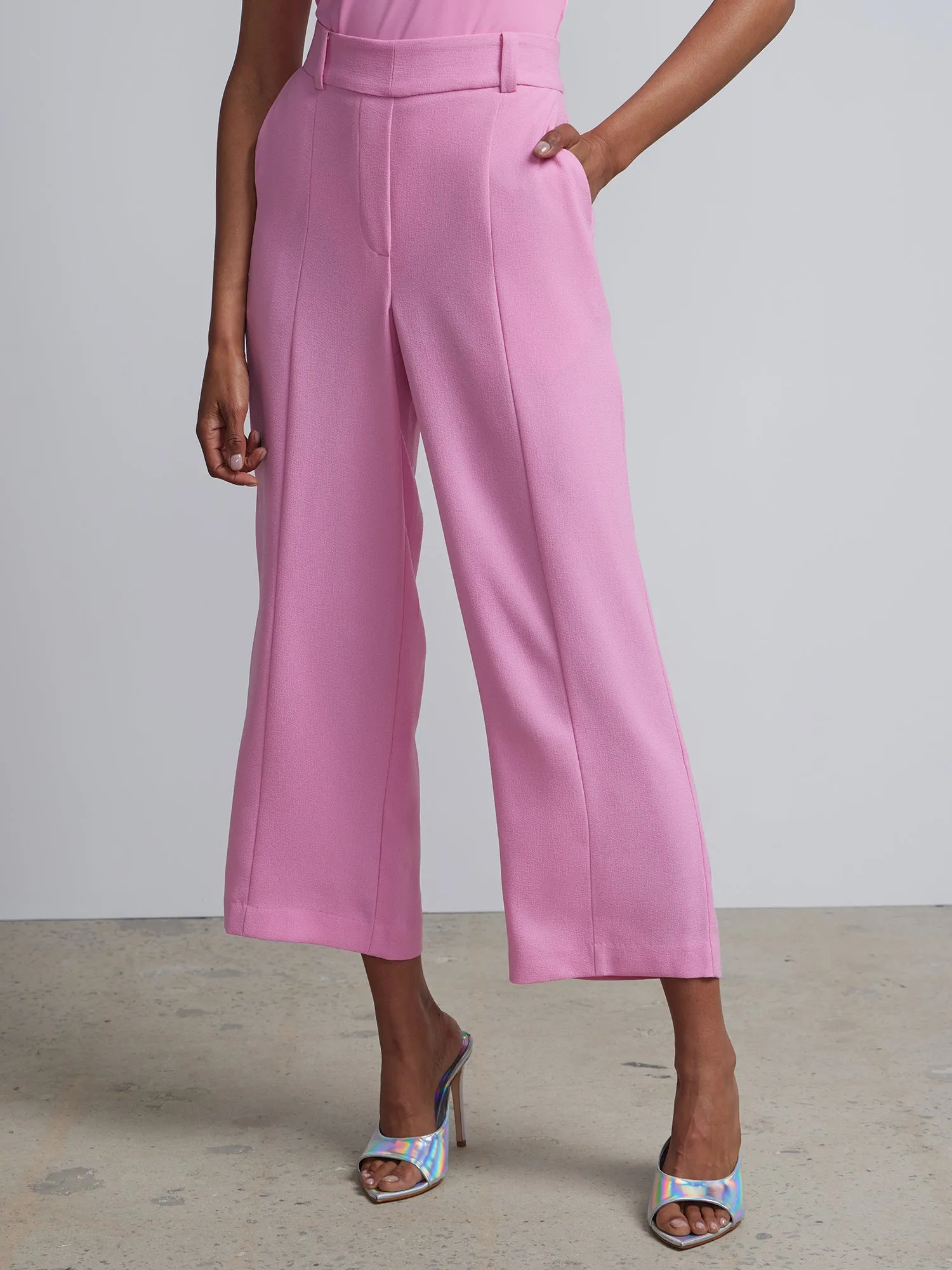 Petite Pull-On Crepe Wide-Leg Capri Pant