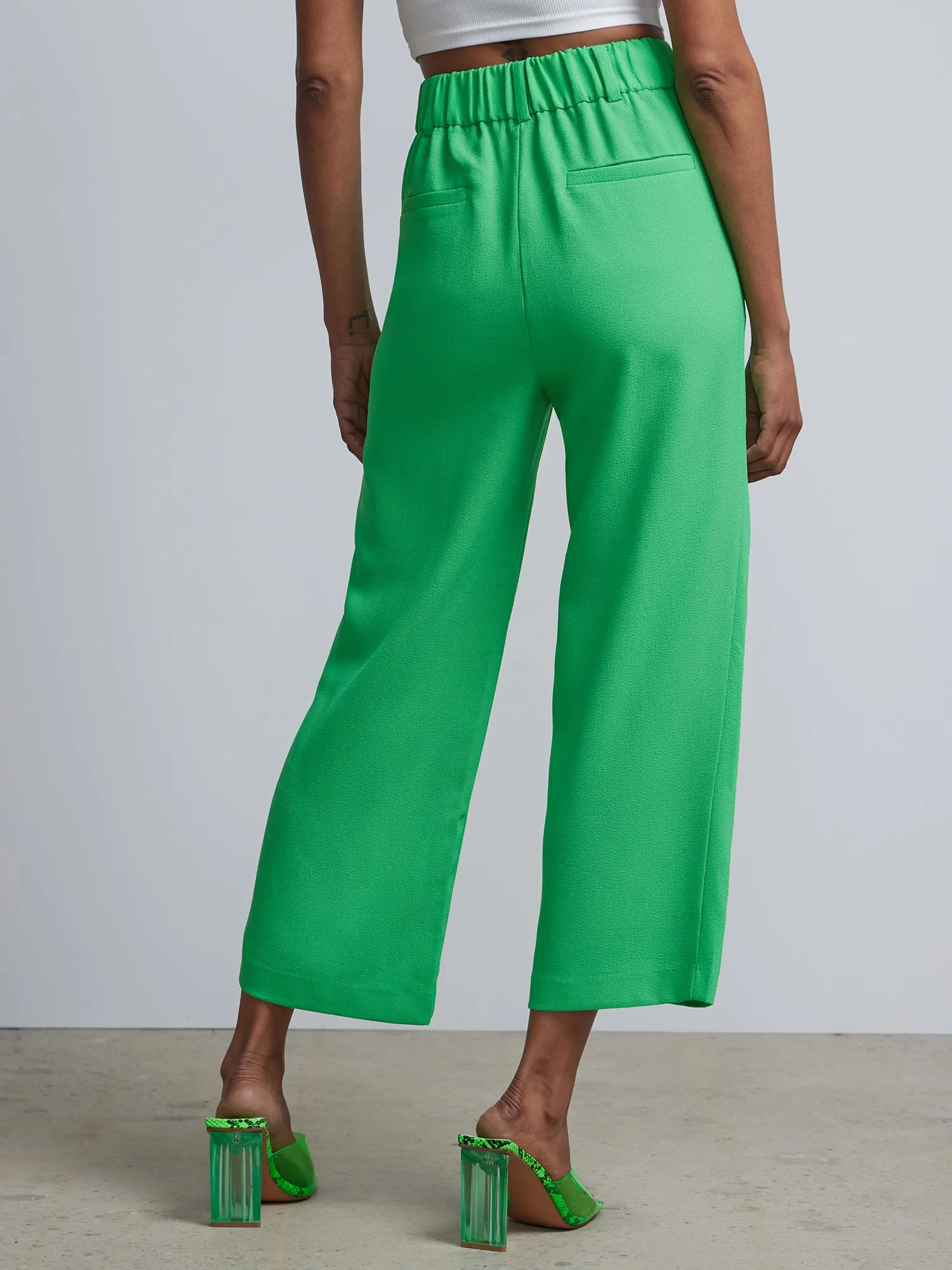 Petite Pull-On Crepe Wide-Leg Capri Pant