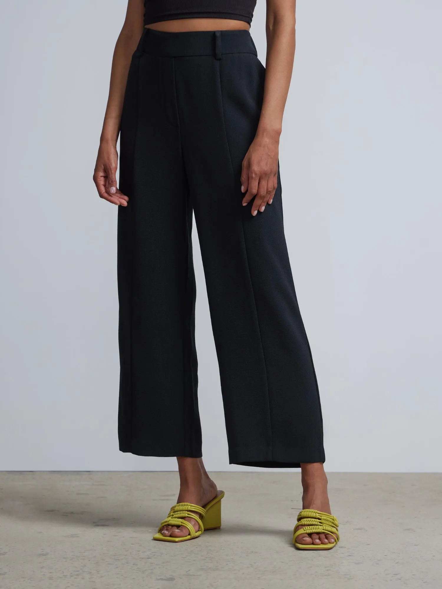 Petite Pull-On Crepe Wide-Leg Capri Pant