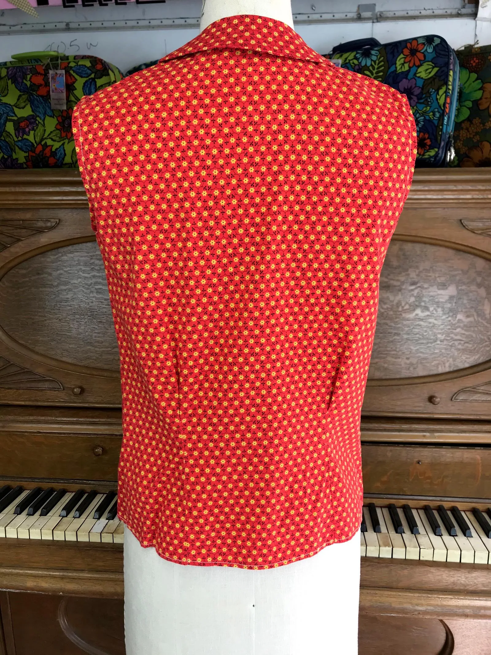 Vintage 50s | Red Pintuck Cotton Button Down Collared Sleeveless Blouse Top | S